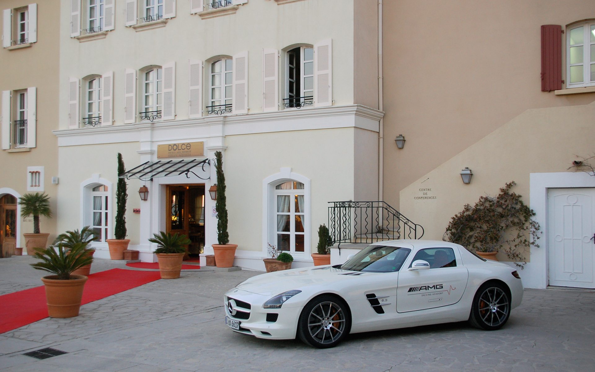 SLS-AMG-Experience-2010_livefields_01