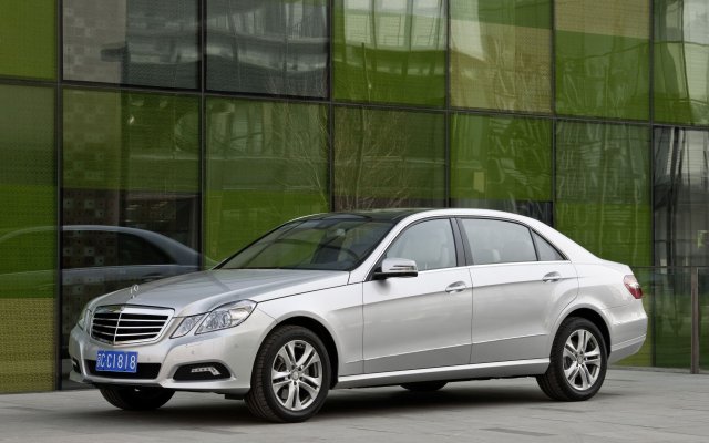 2010_E-Class_E300L_3