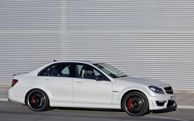 2011_C63AMG_08