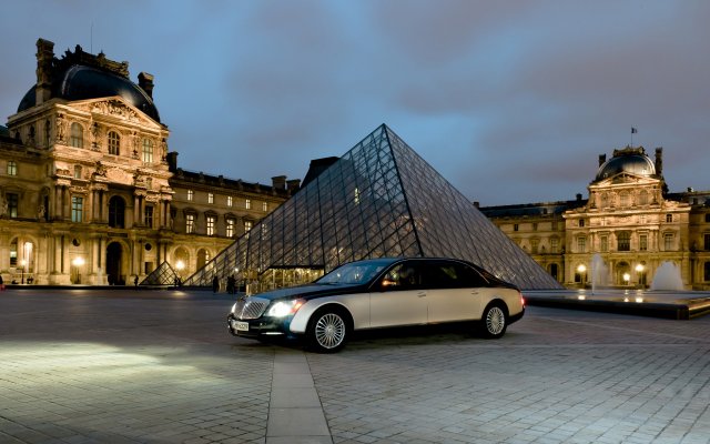 2011_Maybach_Louvre
