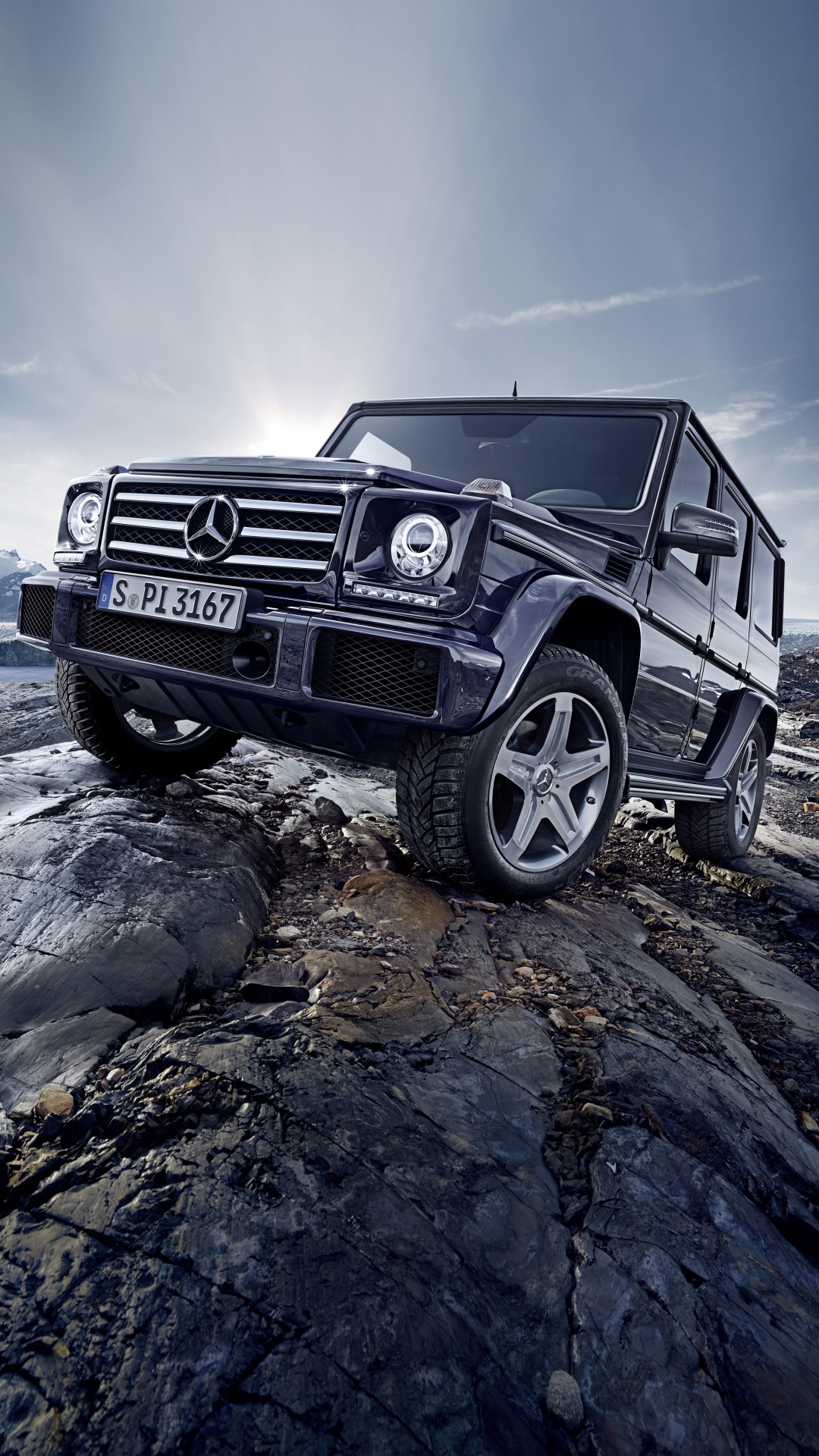 mobile_16-9_2015_g-class_g500