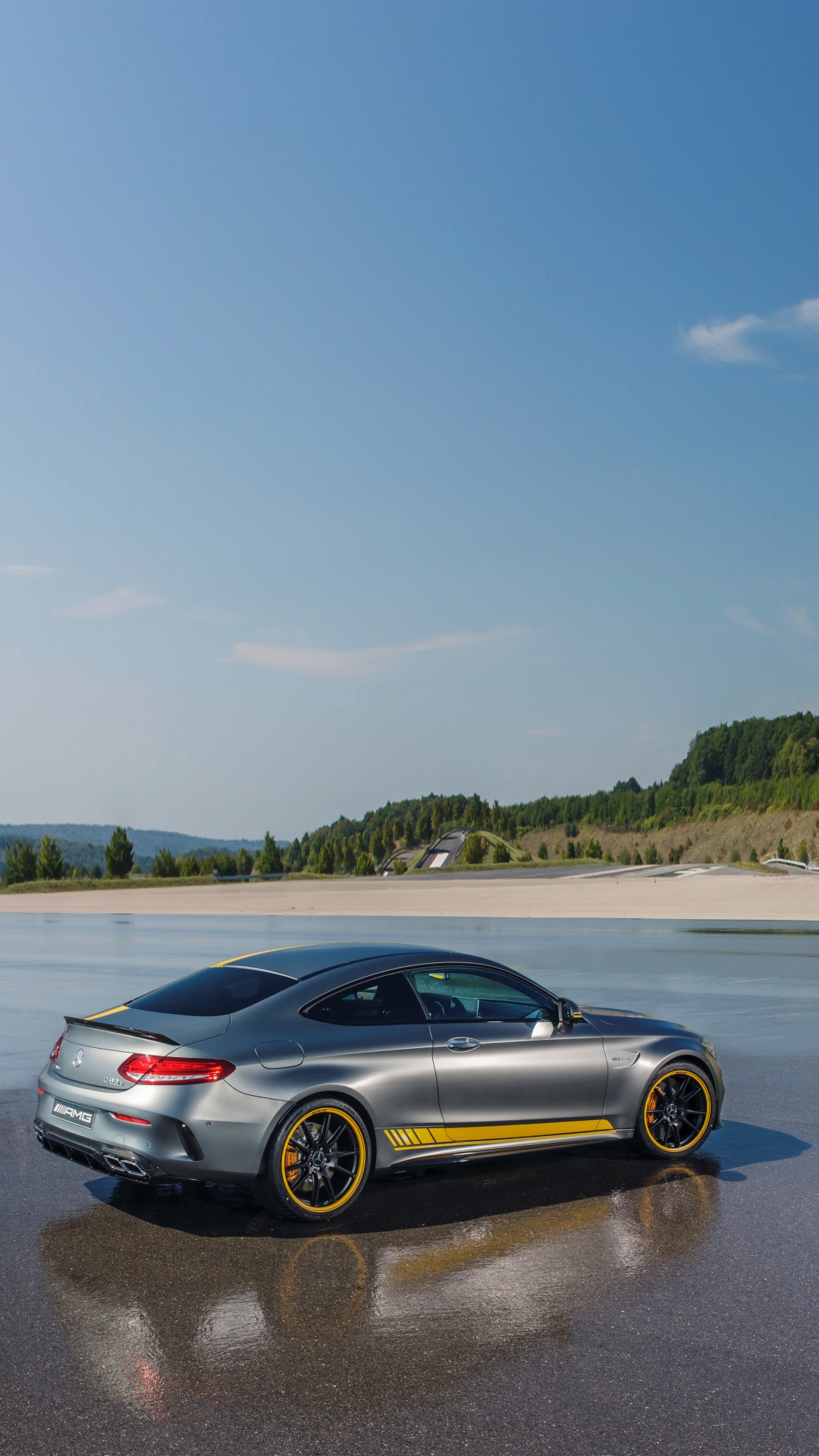 mobile_16-9_2015_c63amg_coupe_edition1