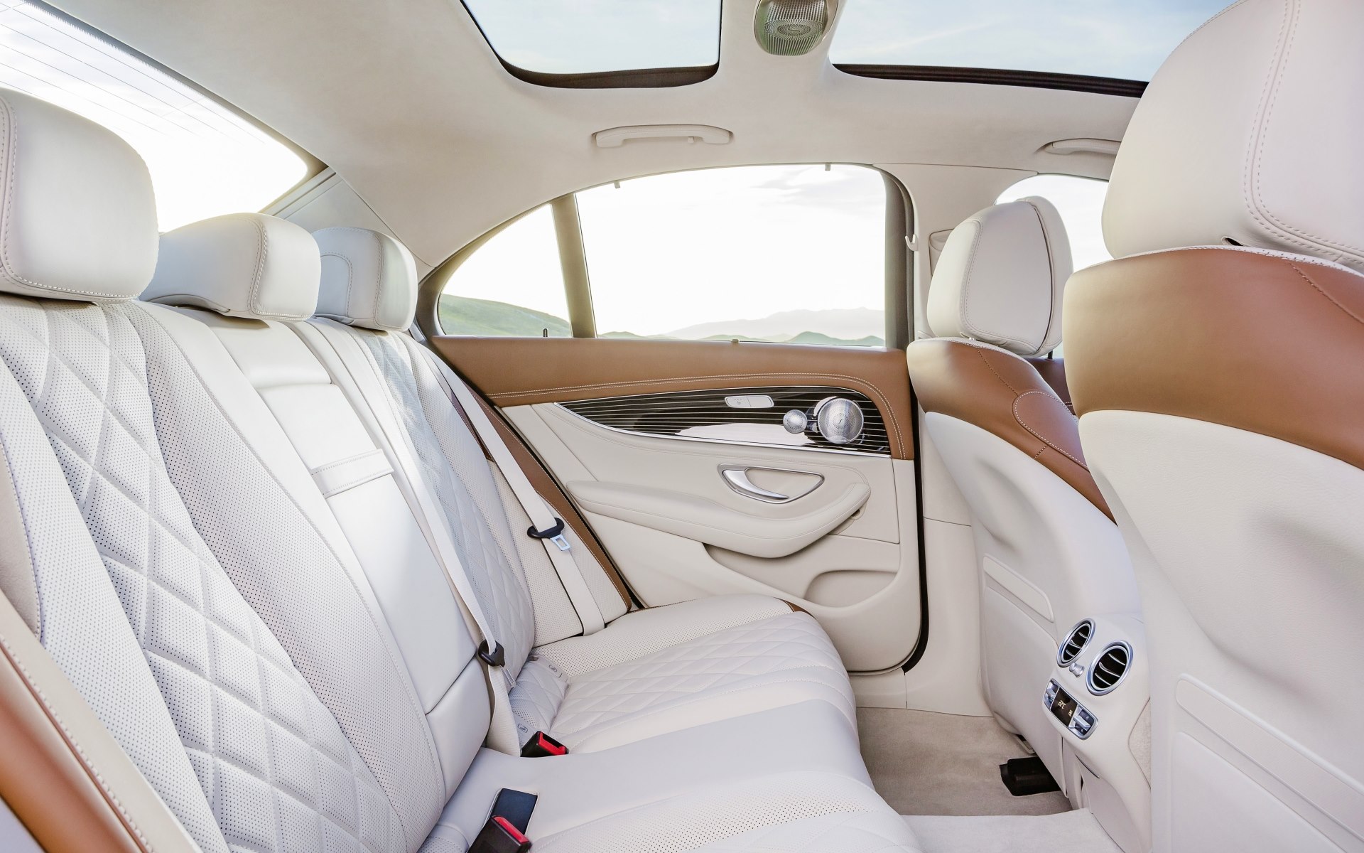 2016_e350e_interieur-exclusive_w213_2