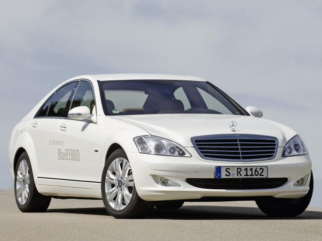 2008_S400_BlueHybrid_03