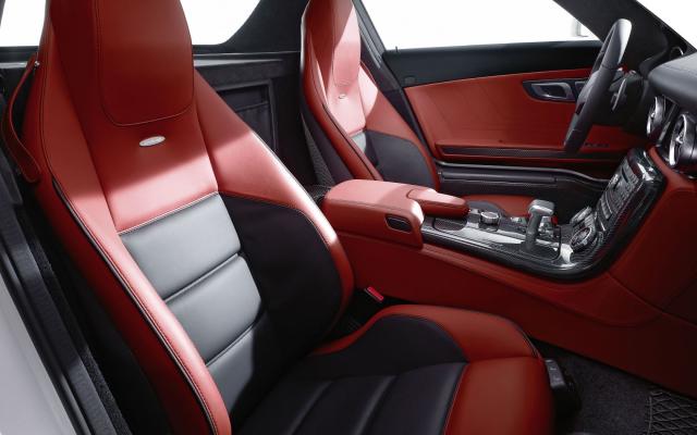 2010 SLS AMG rot Interieur 3